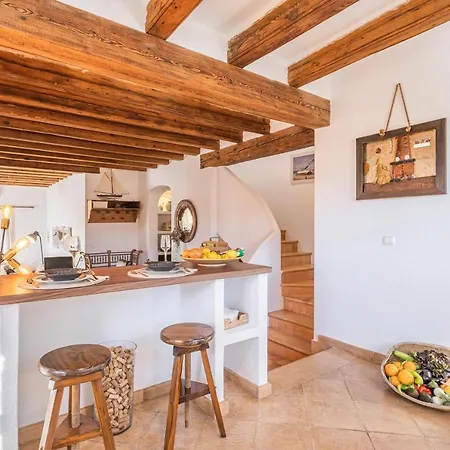 Ferienhaus Dalt Vila Campos *